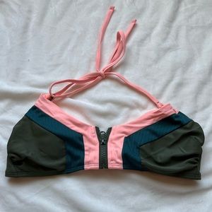 Tri colored target halter top with a zipper size medium